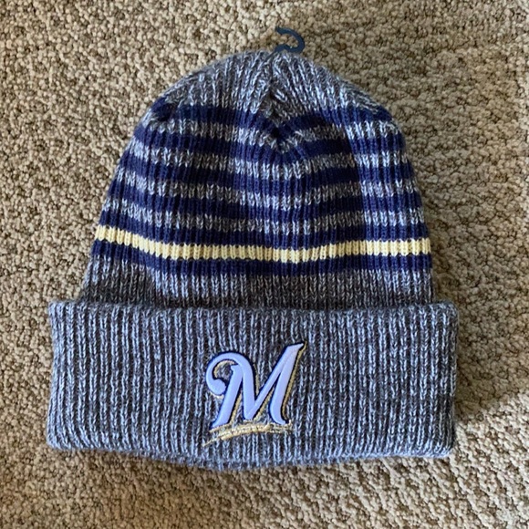 Winter knit hats MLB Brewers NFL Packers - Picture 2 of 3